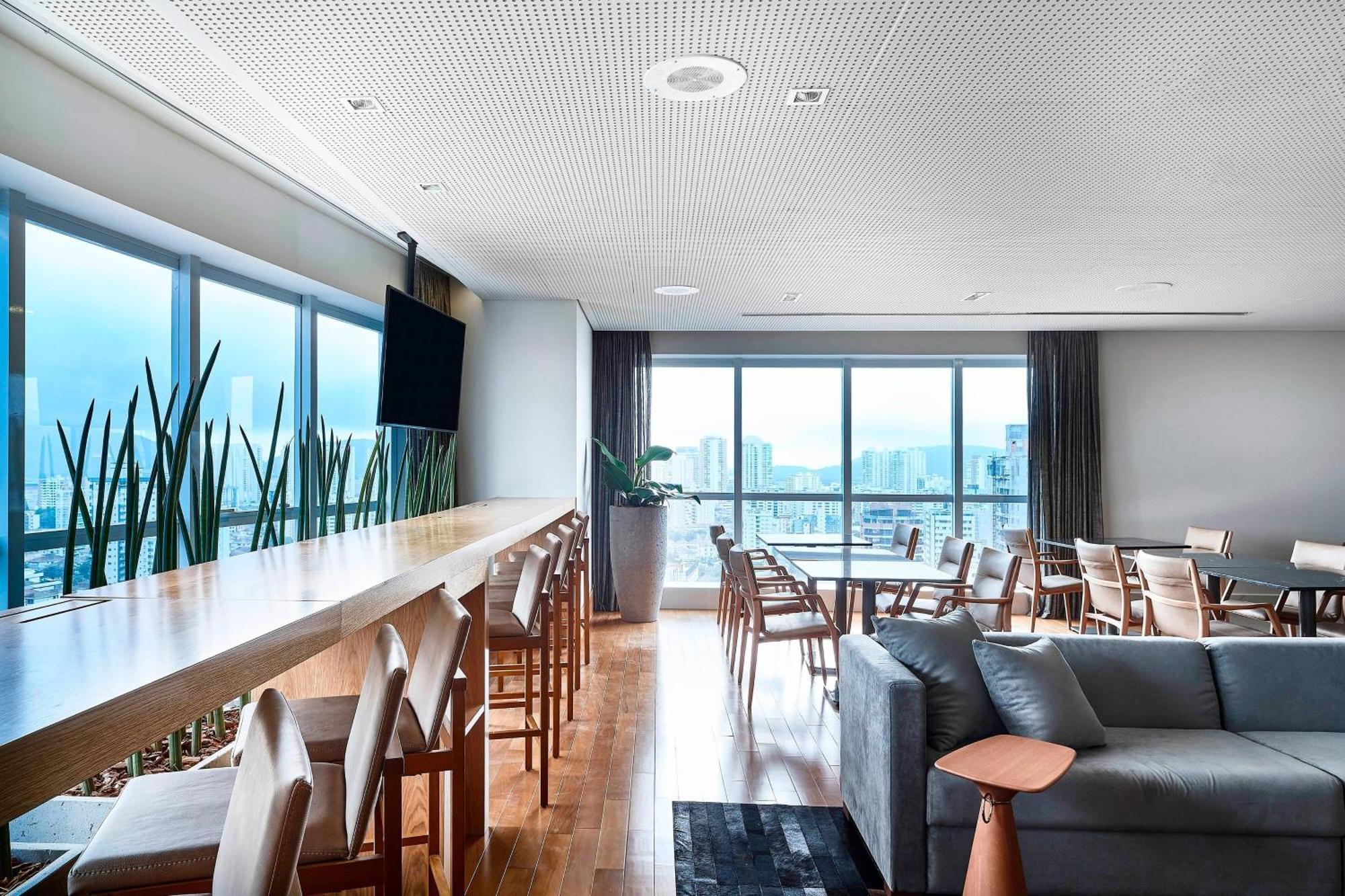 Sheraton Santos Hotel Extérieur photo The lounge at the airport